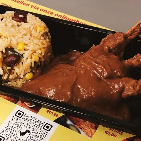 Saté stokjes (4 stuks) met satésaus