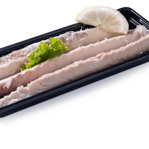 Bakje schoongemaakte makreelfilet