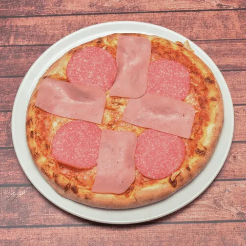 Pizza ham salami