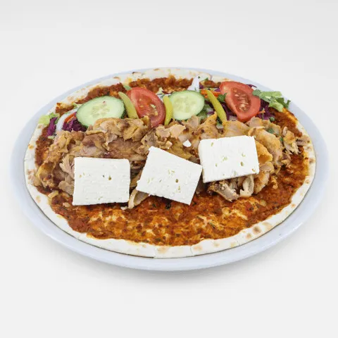 Lahmacun met fetakaas en beefdöner