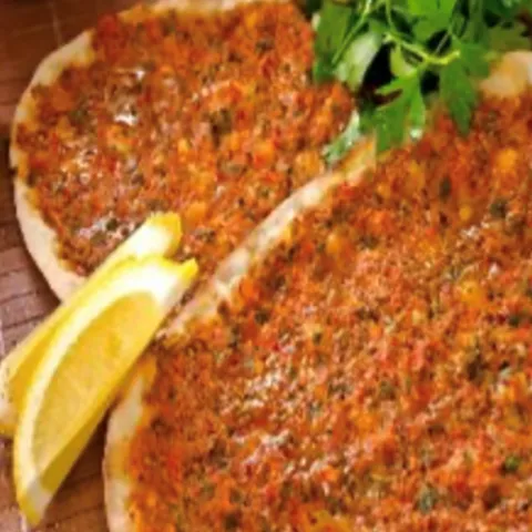 Lahmacun met salade