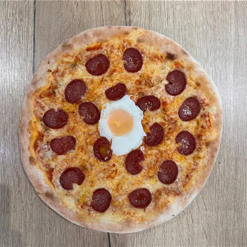 Pizza sucuk en ei