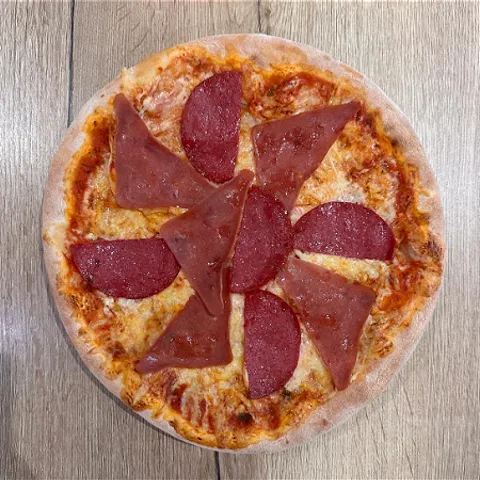 Pizza ham en salami