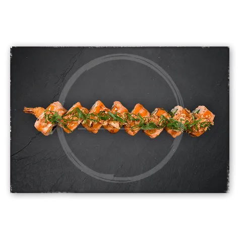 Flamed salmon roll