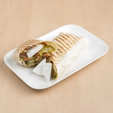 Dürüm döner kebap, feta kaas en salade