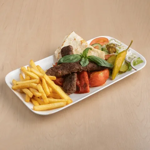 Adana kebab schotel