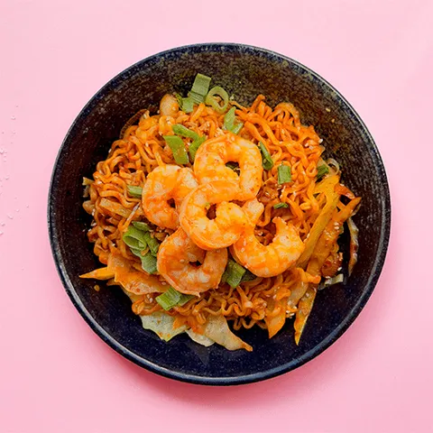 Flaming hot noodles met gamba's