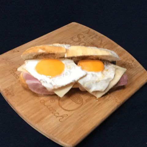 Broodje gebakken ei