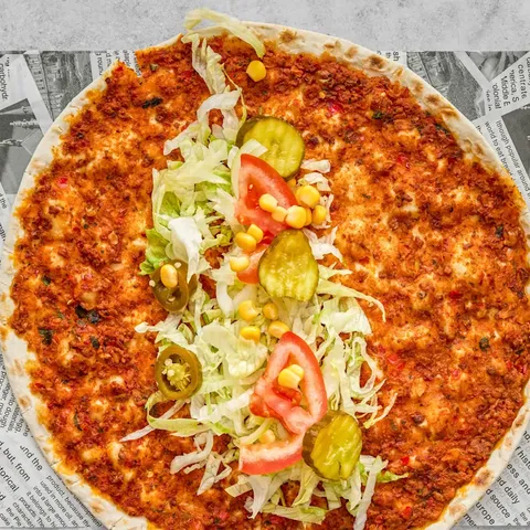 Lahmacun kaas en salade