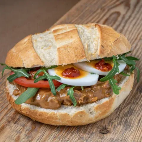 Broodje kipsaté salade