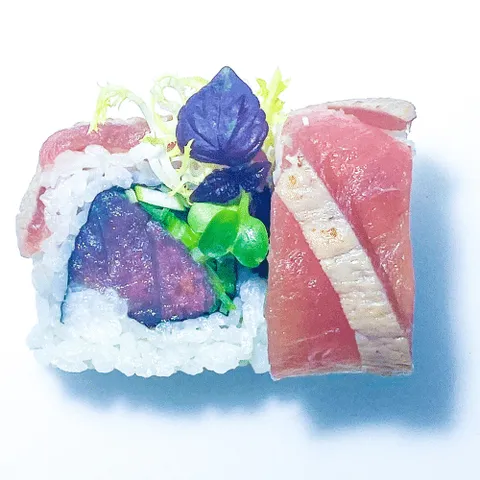 Tuna poké roll