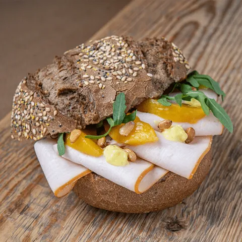 Broodje vegetarische kipworst kerrie
