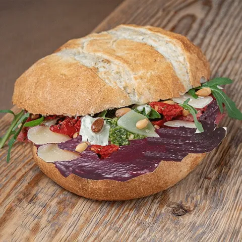 Broodje vegetarische bietencarpaccio