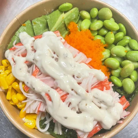 Poké bowl krab