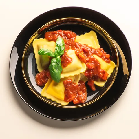 Ravioli pomodoro e mozzarella