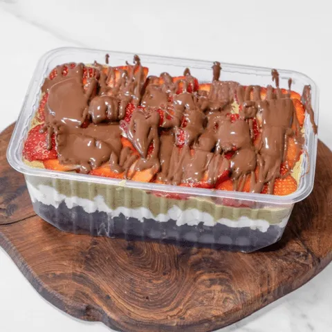 Dubai strawberry brownie