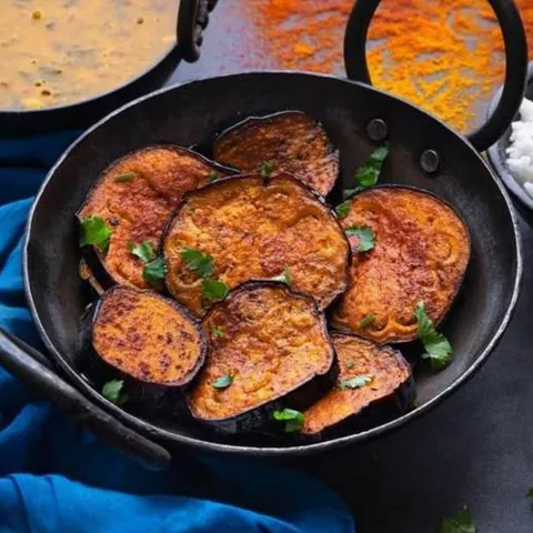 Bengoli Beguun Bhaja (vegetarian dish)