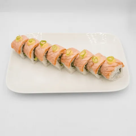 Flamed salmon roll