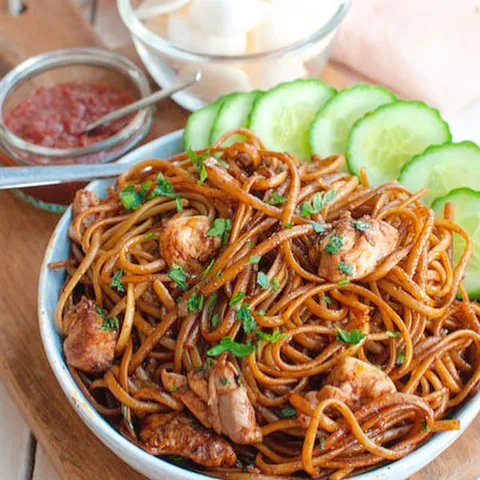 Bami met barbecue kip