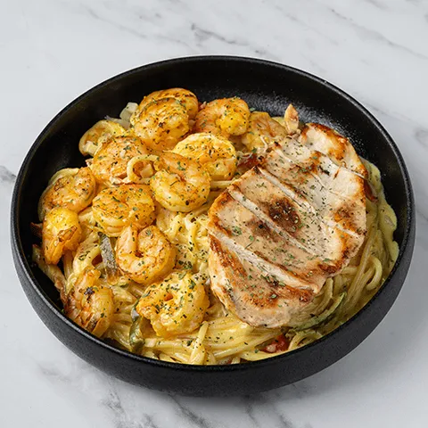 Creamy cajun grilled chicken en shrimp pasta