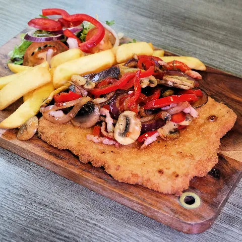 Boeren schnitzel schotel XXL (varkenvlees)
