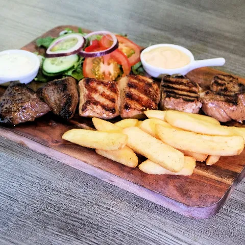 Mixed grill schotel